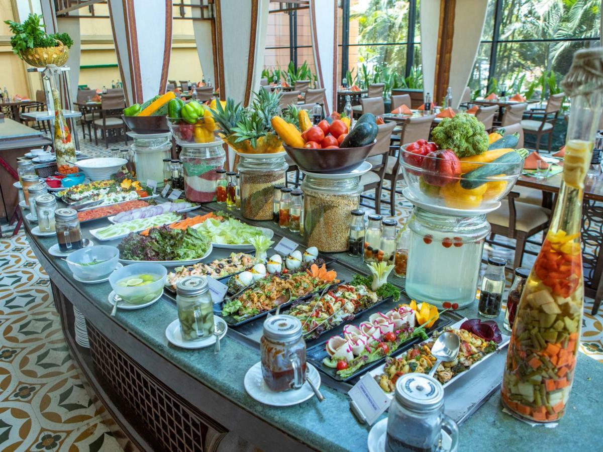 The Orchid Hotel Hinjewadi Púna Exteriér fotografie A salad bar