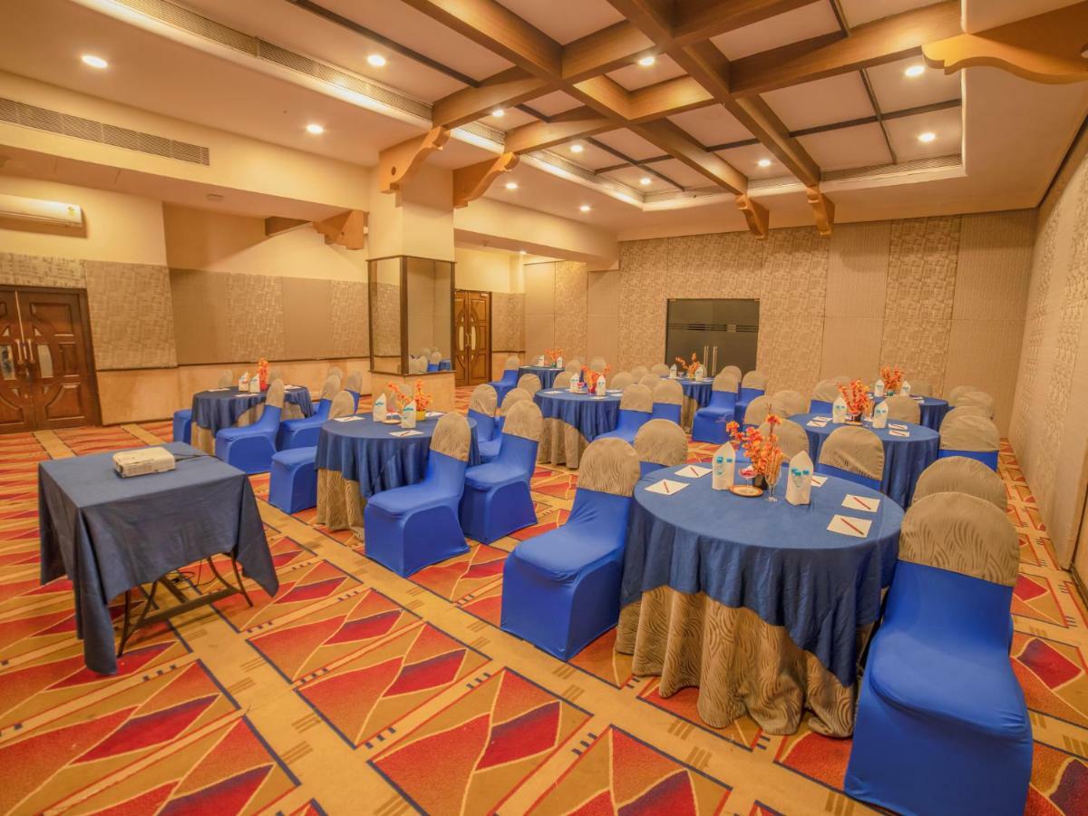 The Orchid Hotel Hinjewadi Púna Exteriér fotografie The Royal
