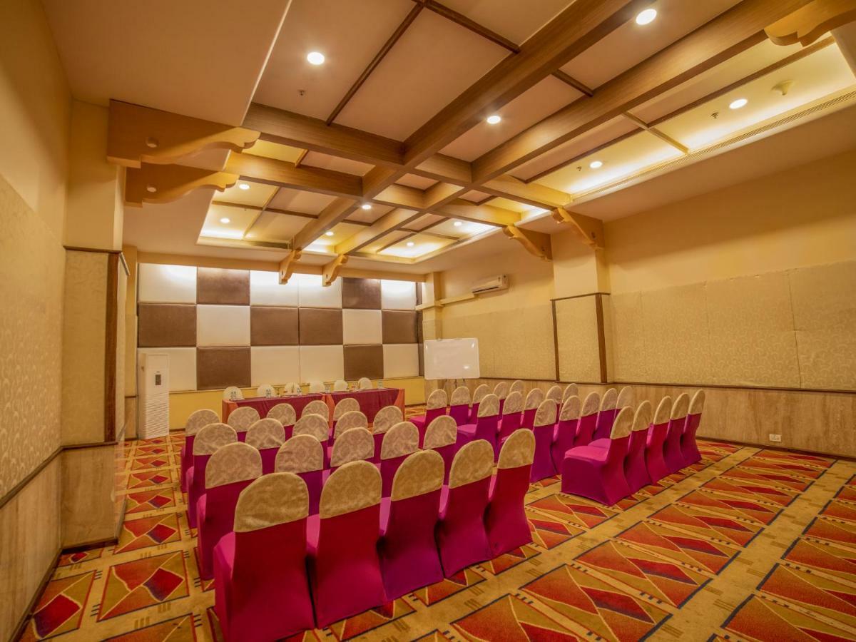 The Orchid Hotel Hinjewadi Púna Exteriér fotografie The Royal