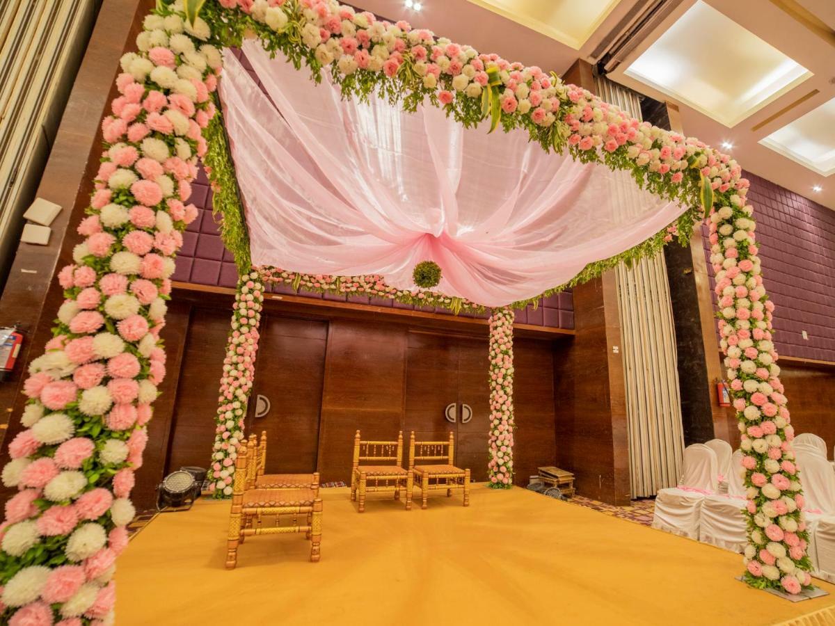 The Orchid Hotel Hinjewadi Púna Exteriér fotografie A decorated mandap